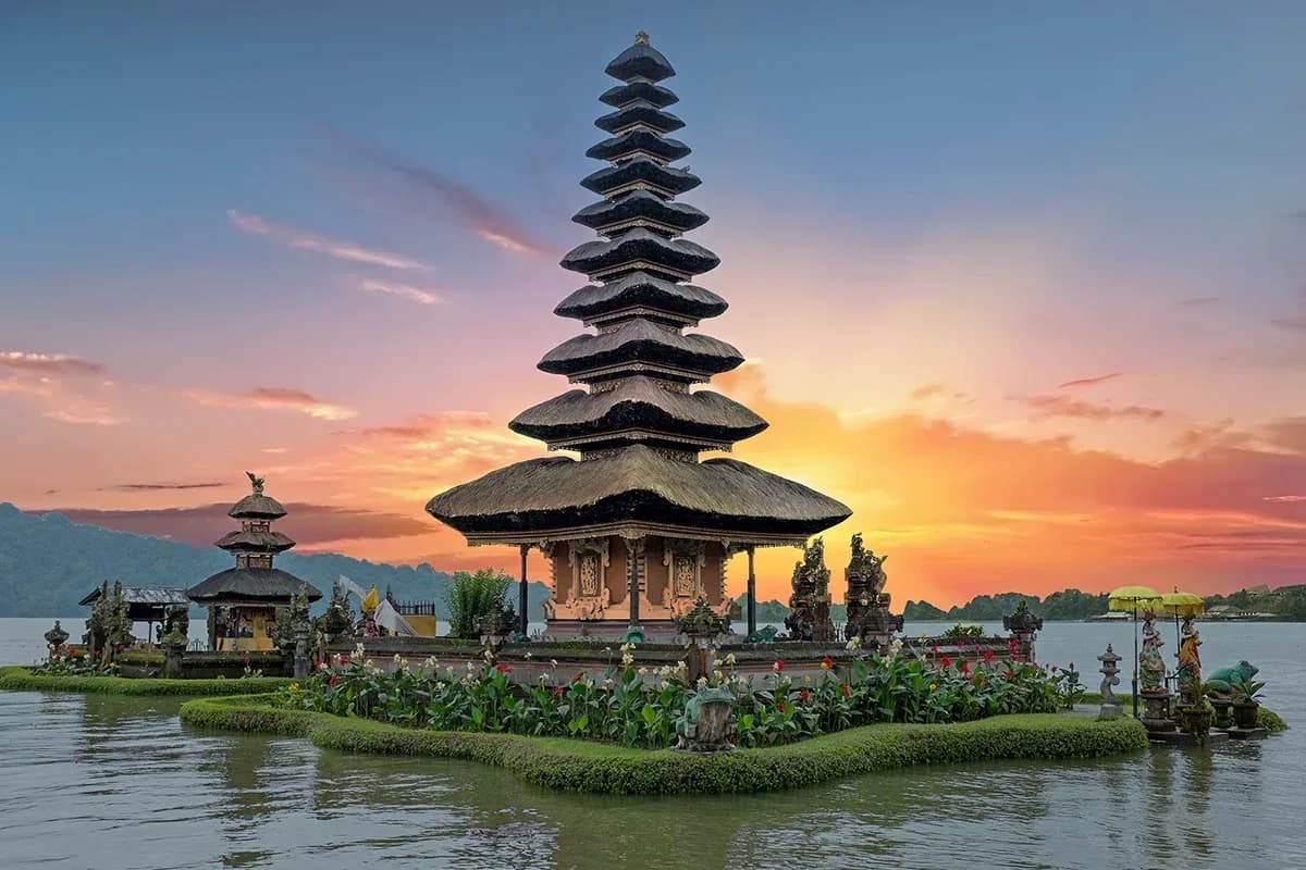 Bedugul Tour: Lake Temple, Waterfall and Botanical Garden